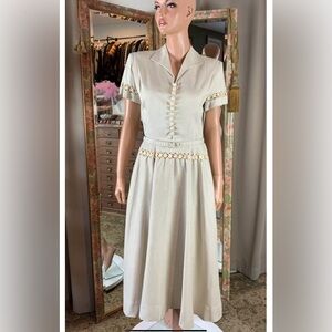 Vintage 1950s Carlye Beige Linen Dress Macramé Accents Sz 10/12  B 38 W 29